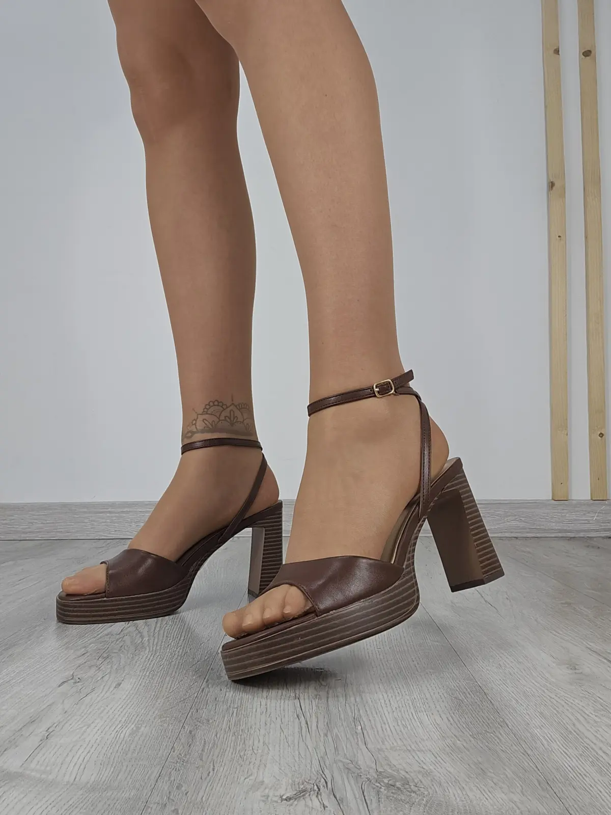 Sandalia Tacón Elsa Chocolate