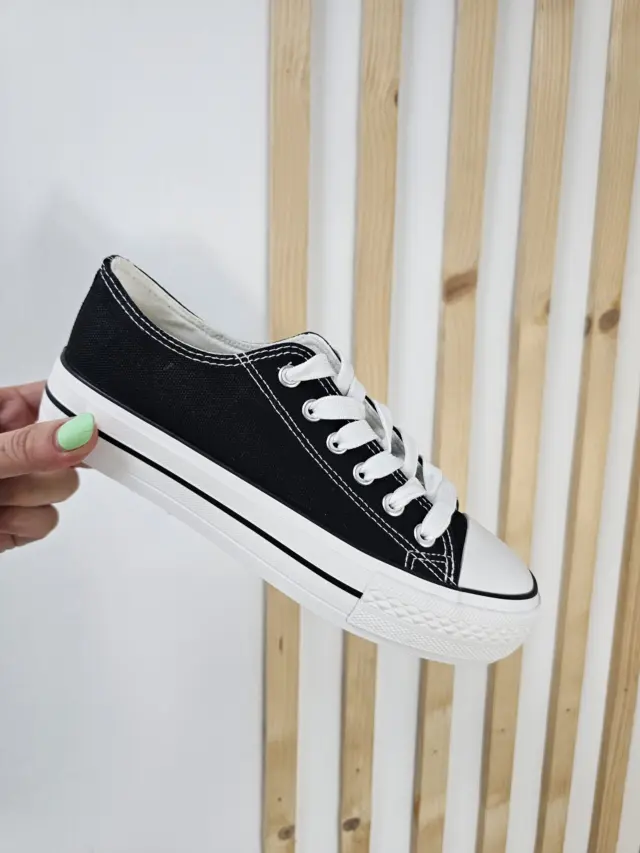Zapatilla Raquel Negra Lona